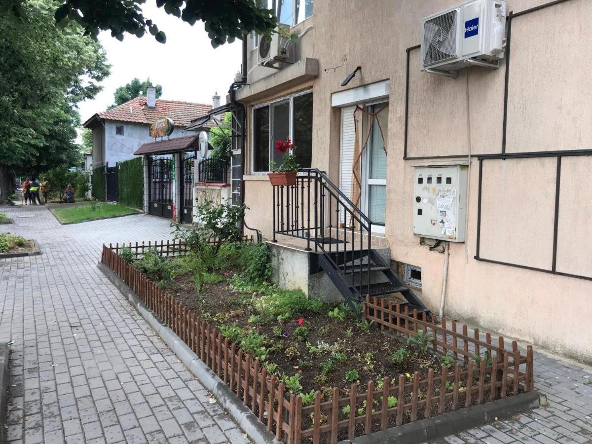Ssenyange Guest House Varna Exteriör bild